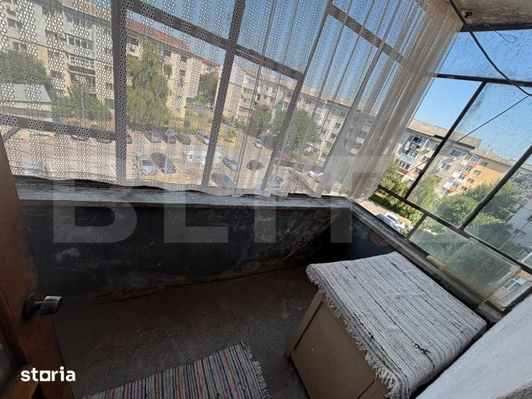Apartament cu 3 camere decomandat în Micro 12
