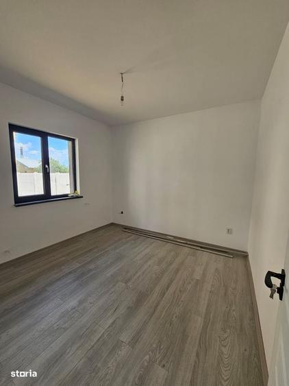 Casă cu 3 camere în Ișalnița