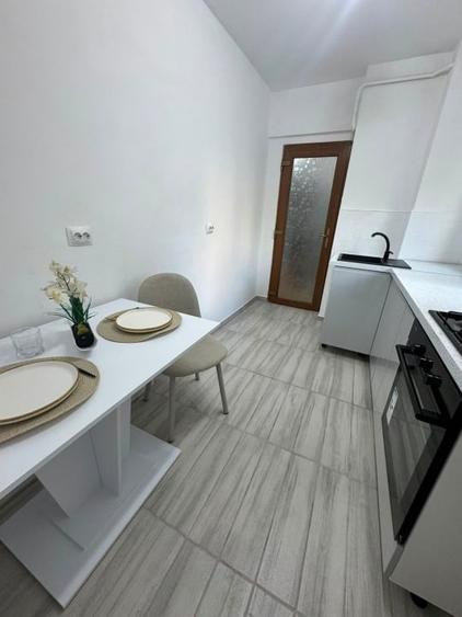 Apartament cu 2 camere decomandat, mobilat în Ultracentral