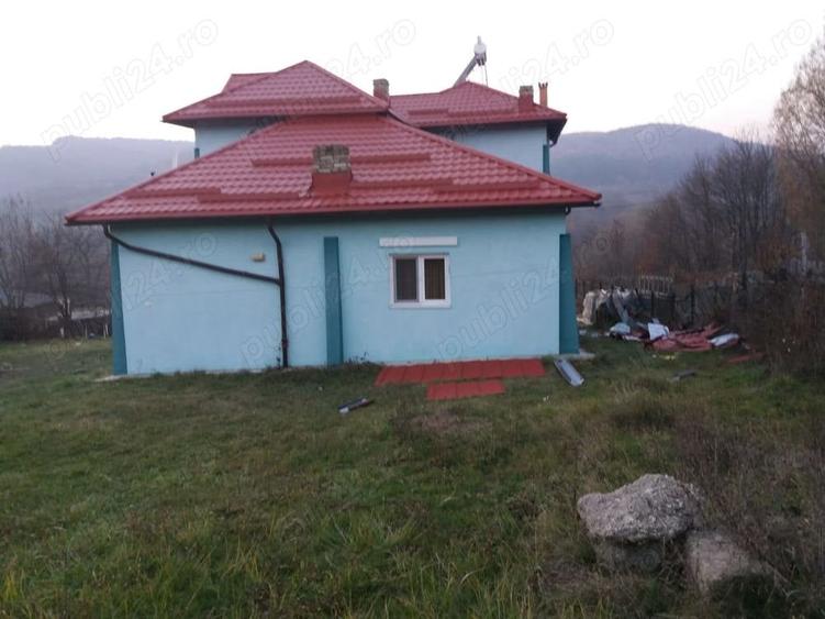Casă cu 6 camere cu Teren 1500 Mp în Aviației