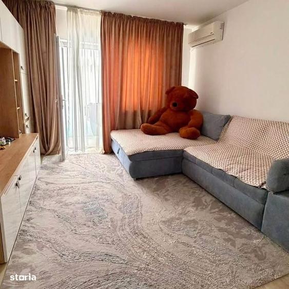 Apartament cu 3 camere semidecomandat în Craiovița Nouă