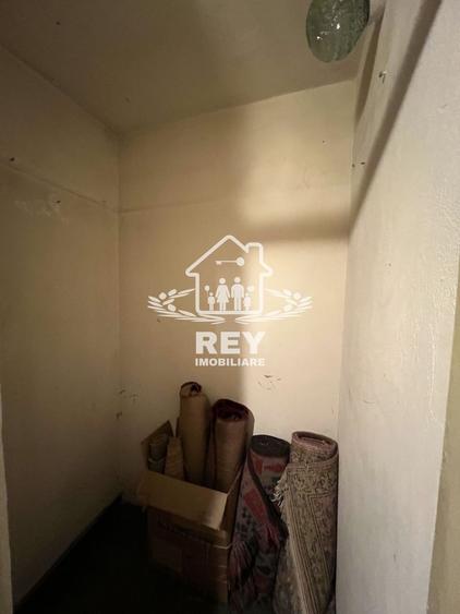Apartament cu 4 camere decomandat în Central