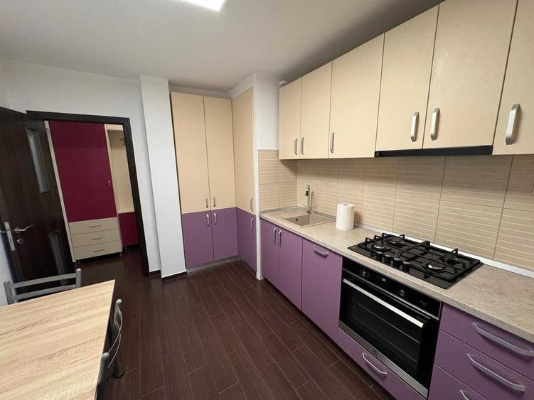 Apartament cu 3 camere decomandat în Vitan