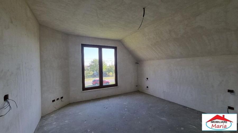 Casă cu 5 camere cu Teren 2220 Mp în Cionchești