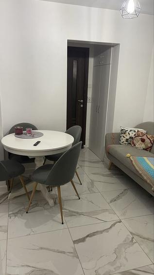 Apartament cu 2 camere decomandat în Confecții
