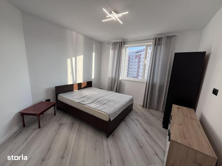 Apartament cu 3 camere semidecomandat în Florești
