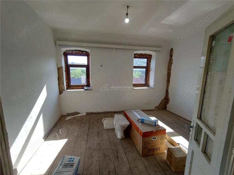 Casă cu 2 camere cu Teren 575 Mp în Vest
