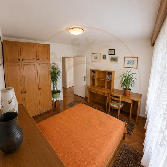 Apartament cu 3 camere semidecomandat, mobilat în Careiului