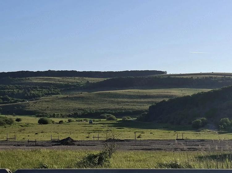 Teren de 4500 mp, în Vâlcele