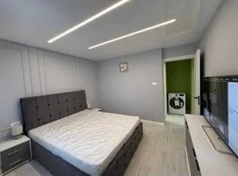 Apartament cu 3 camere decomandat, mobilat în Nicolina