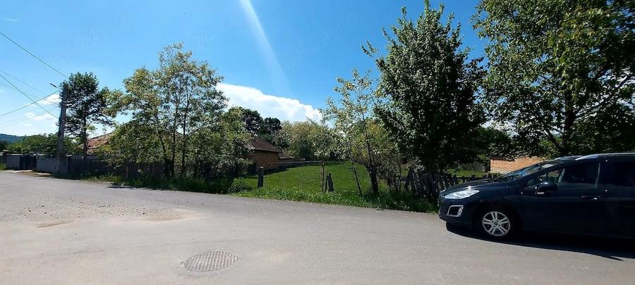Teren de 3400 mp, în Pociovaliștea