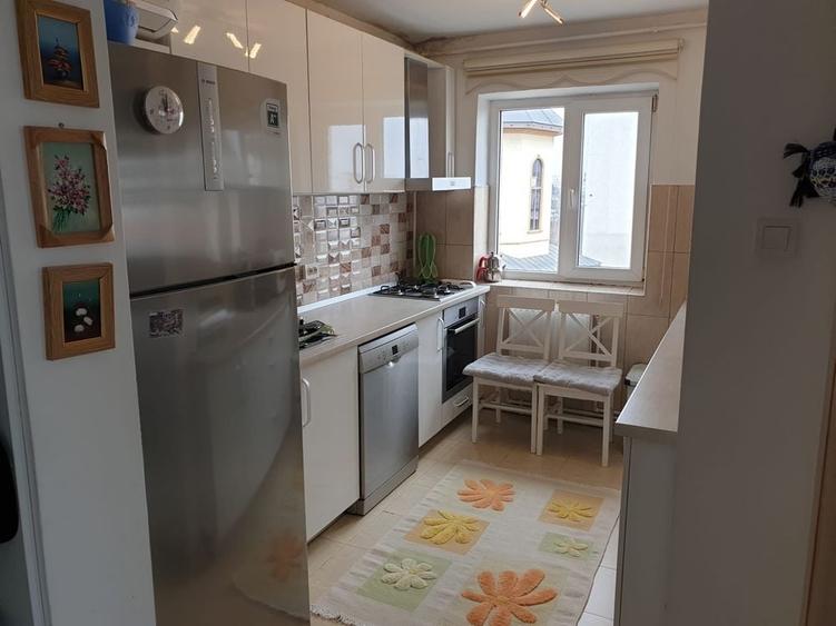 Apartament cu 2 camere decomandat în Crâng