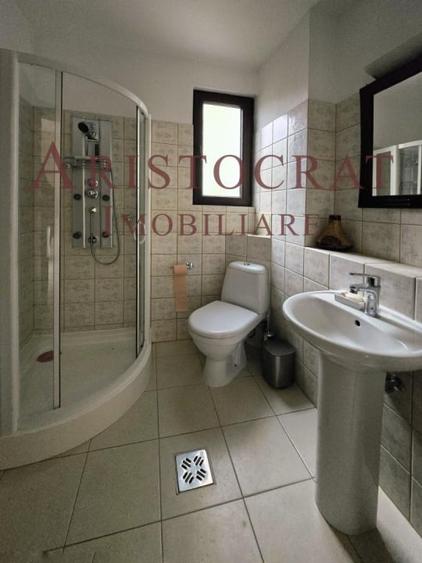 Casă cu 5 camere cu Canalizare în Corbeanca