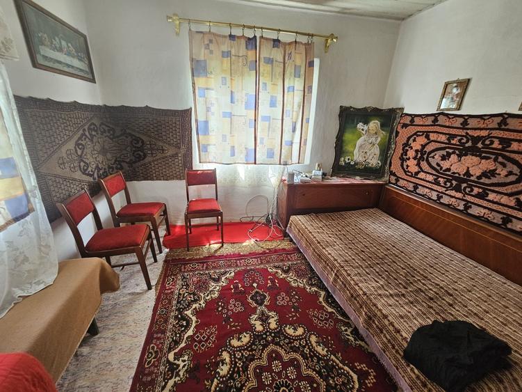 Casă cu 3 camere în Sărățeni
