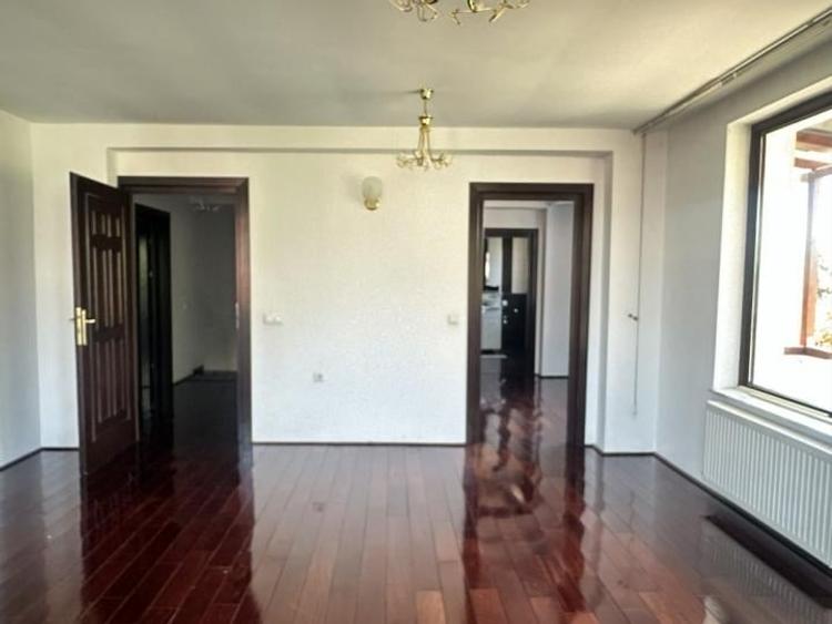Casă individuală cu 7 camere cu Canalizare în Pipera