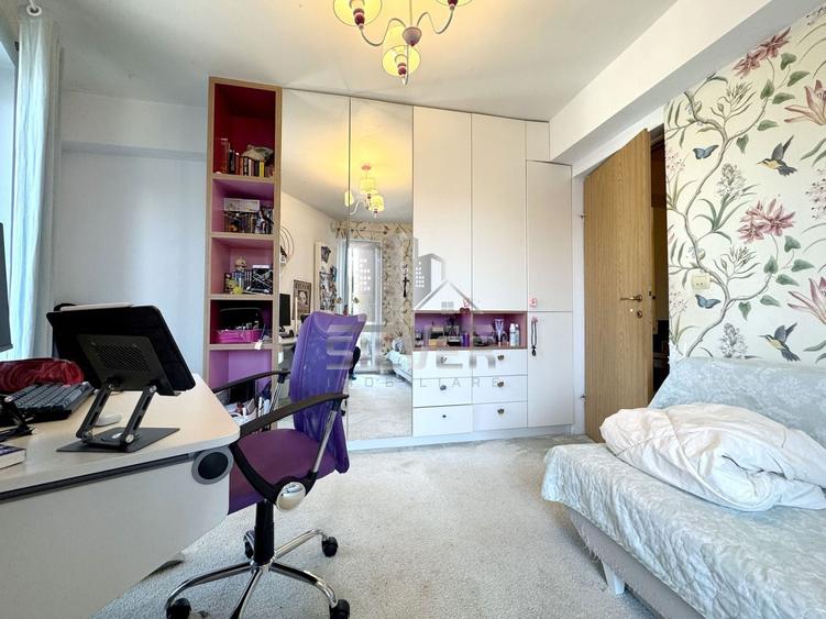 Apartament cu 3 camere semidecomandat, mobilat în Zorilor