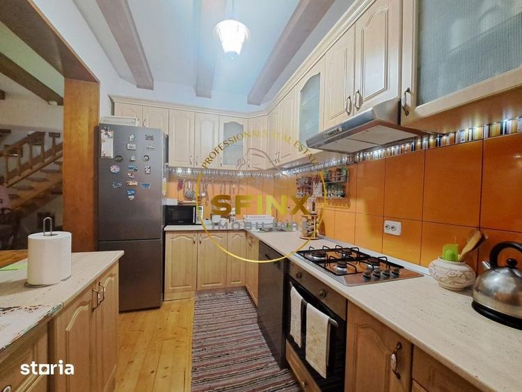 Casă cu 7 camere cu Teren 1955 Mp în Siriu