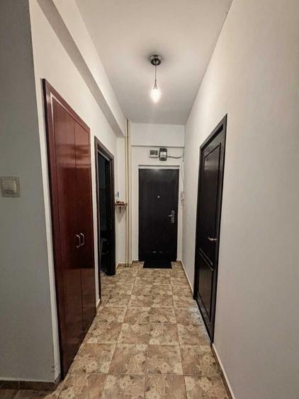 Apartament cu 3 camere decomandat în Jiului