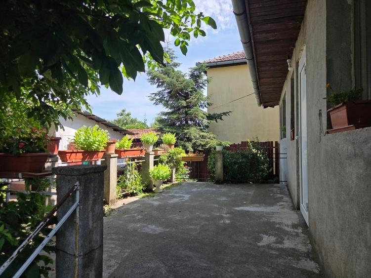 Casă individuală cu 5 camere cu Canalizare în Peciu Nou