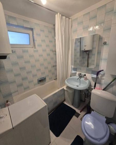 Apartament cu 3 camere decomandat în Medicină
