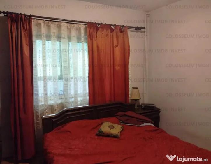 Apartament cu 3 camere decomandat în Răcădău