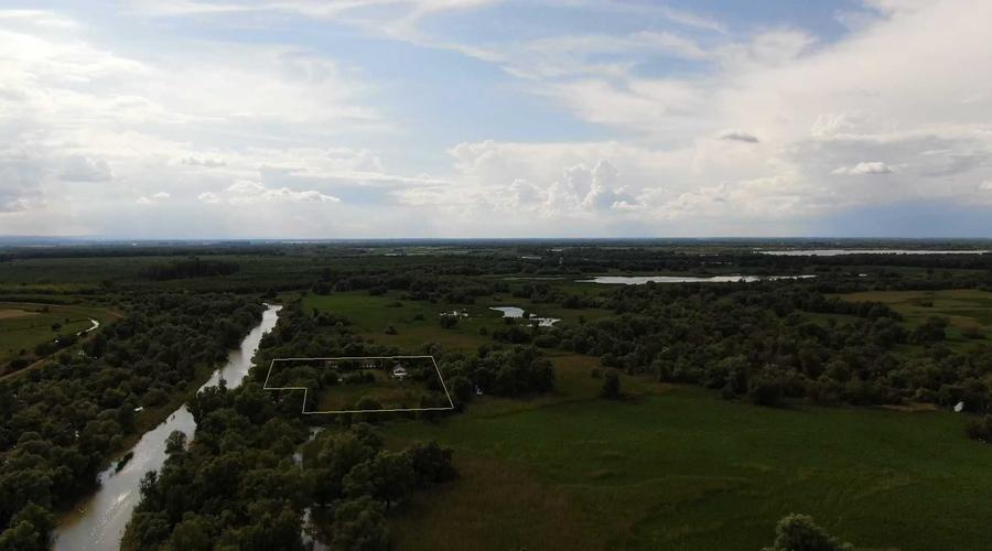 Teren de 11862 mp, în Vulturu