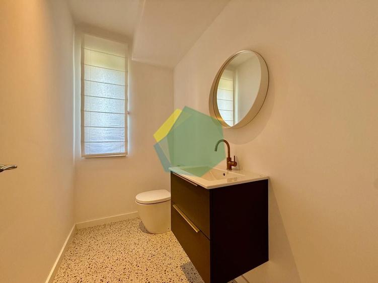 Casă individuală cu 8 camere cu Canalizare în Corbeanca