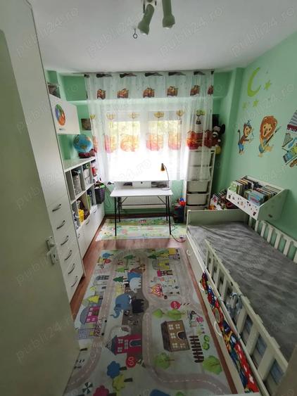 Apartament cu 3 camere semidecomandat în Micro 16