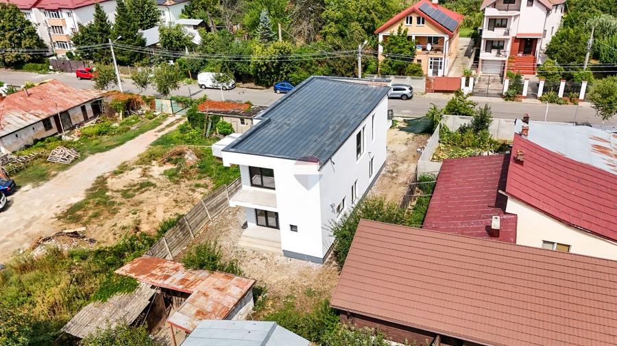 Casă individuală cu 5 camere cu Teren 400 Mp în Ultracentral