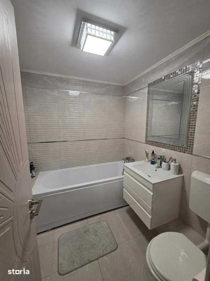 Apartament cu 3 camere decomandat în Runcu