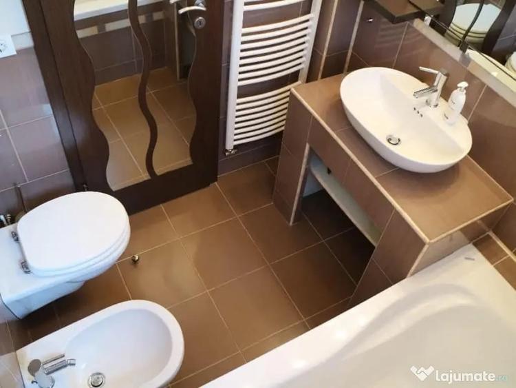 Apartament cu 4 camere semidecomandat în Podgoria