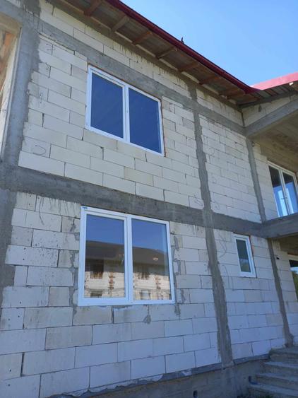 Casă cu 4 camere în Corbii Mari