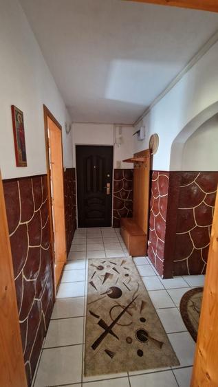Apartament cu 3 camere decomandat în Confecții