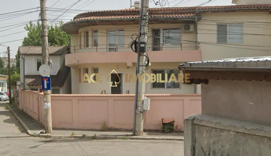 Casă individuală cu 7 camere cu Teren 220 Mp în Mihai Bravu