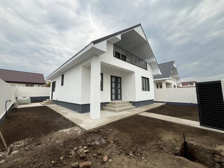 Casă individuală cu 4 camere cu Canalizare în Valu lui Traian