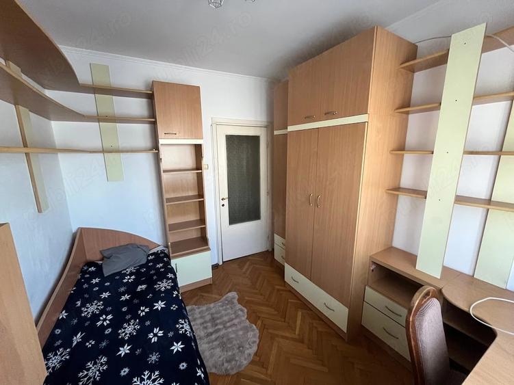 Apartament cu 4 camere decomandat, mobilat în Central