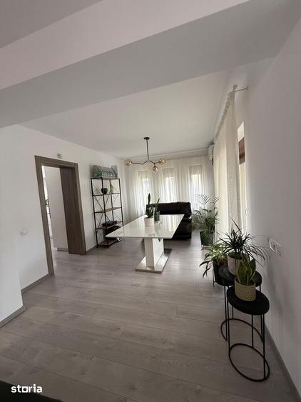Casă cu 5 camere cu Teren 400 Mp în Goranu