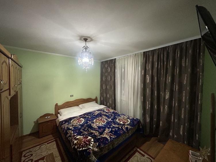 Apartament cu 3 camere decomandat în Exterior Vest