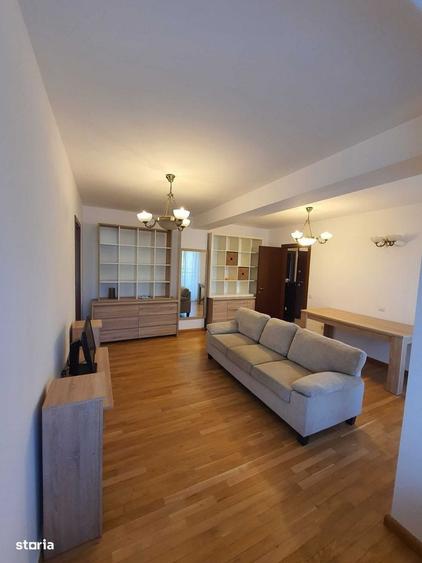 Apartament cu 3 camere semidecomandat în Calea Călărașilor