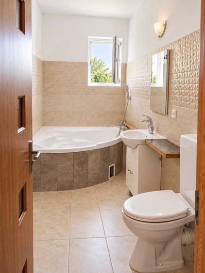 Apartament cu 3 camere decomandat în Florești