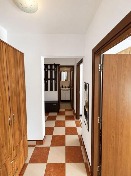 Apartament cu 3 camere decomandat, mobilat în Dâmbovița