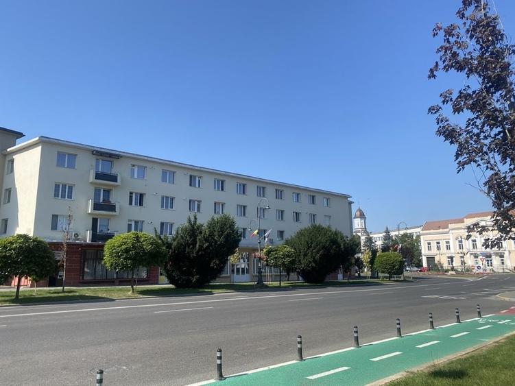 Apartament cu 2 camere semidecomandat în Ultracentral