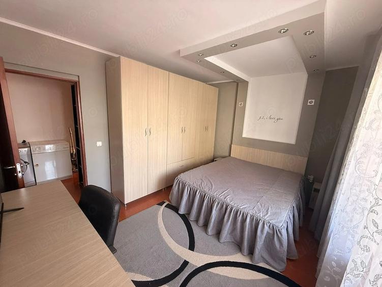 Apartament cu 3 camere semidecomandat în Florești