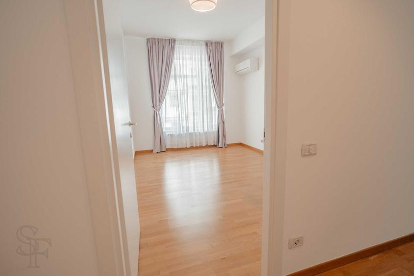 Apartament cu 4 camere decomandat în Lacul Tei