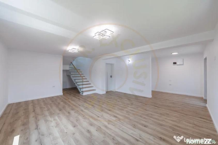Casă cu 4 camere cu Teren 330 Mp în Argeșelu