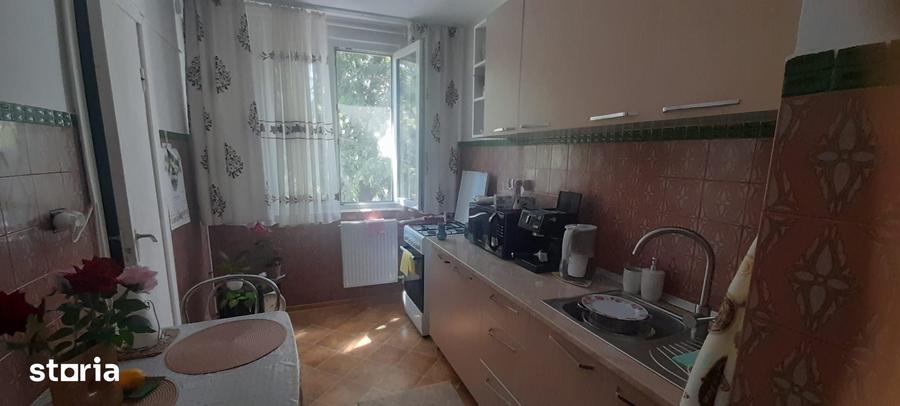 Apartament cu 3 camere semidecomandat în Drumul Taberei — fotografia 1