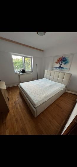 Apartament cu 2 camere decomandat în Far