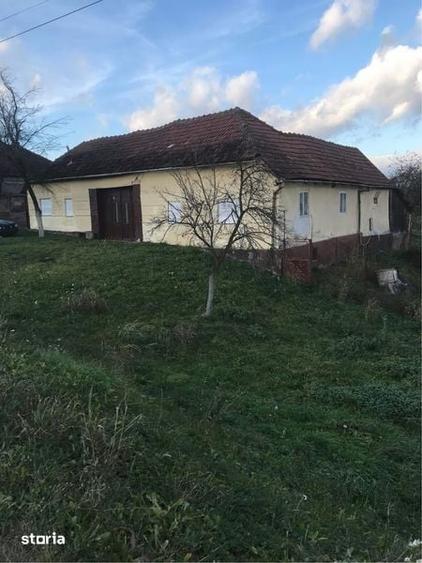 Casă cu 3 camere cu Teren 2640 Mp în Almaș
