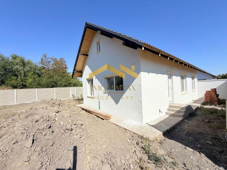 Duplex cu 3 camere cu Canalizare în Sânmihaiu Român