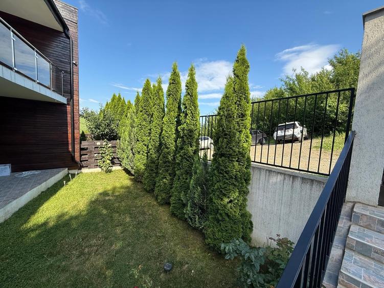 Duplex cu 4 camere cu Canalizare în Popas Păcurari